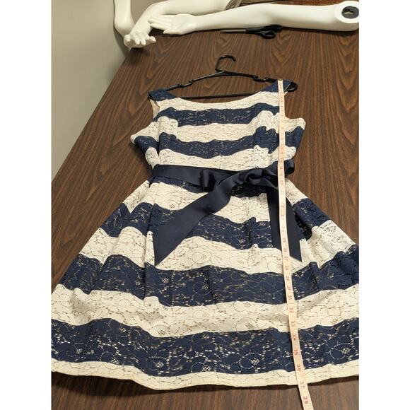 Signature By Robbie Bee Womens 14 Navy/White Belted Lace Dress EUC - Picture 9 of 9